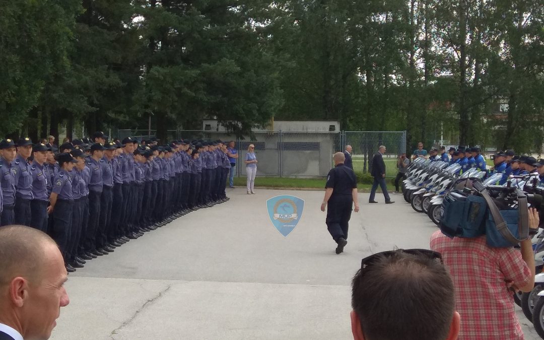 Primopredaja novih vozila i motocikala policijskim službenicima